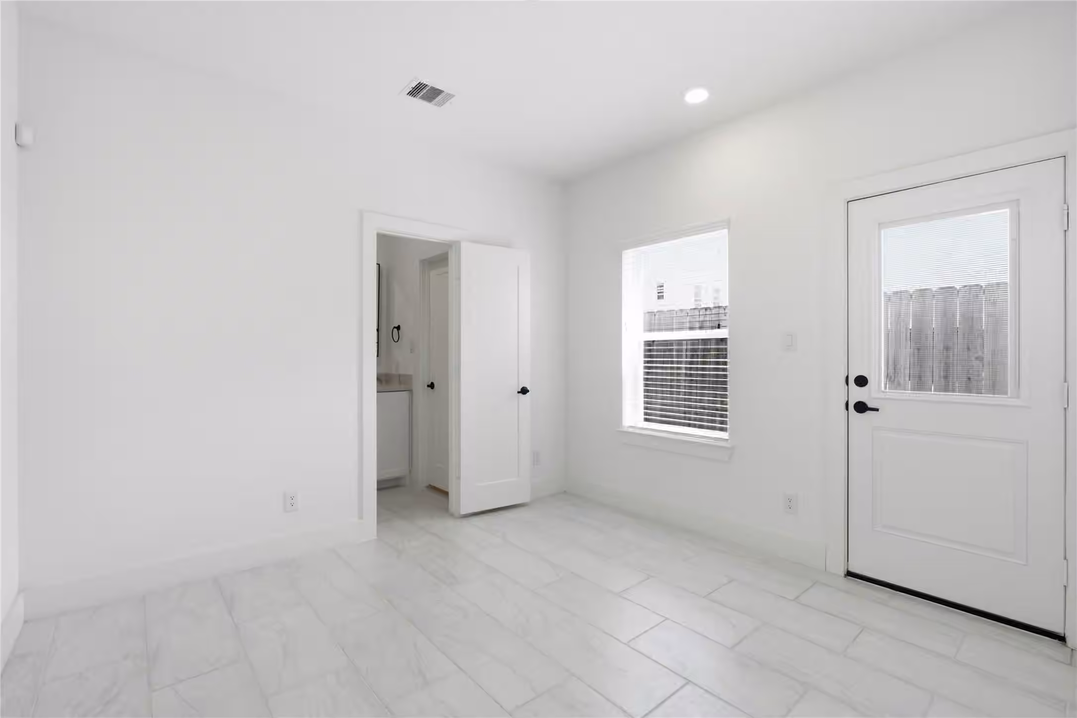 Photo 3 of 712 W Donovan Street C, Houston, TX