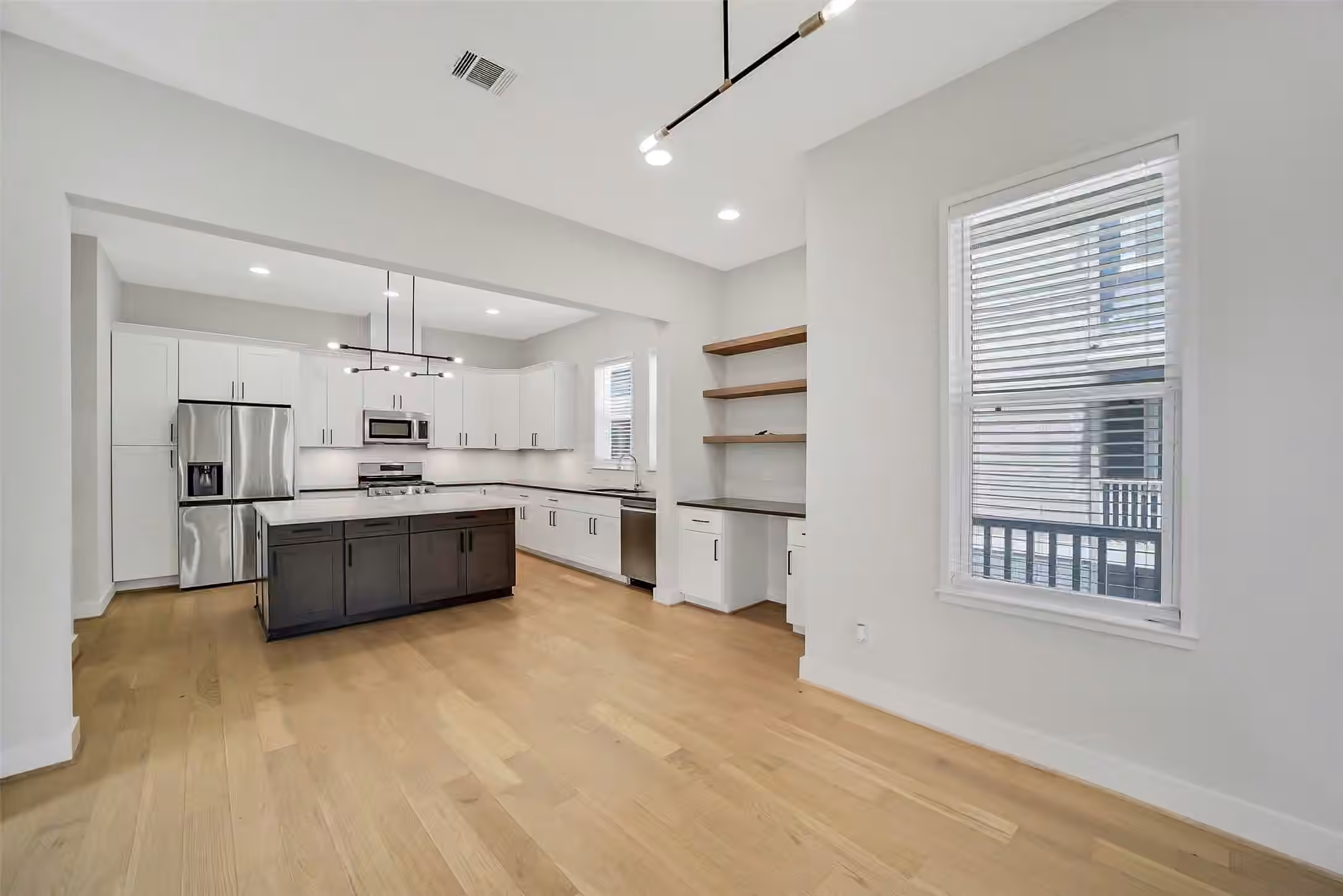 Photo 5 of 2206 Lou Ellen Lane C, Houston, TX