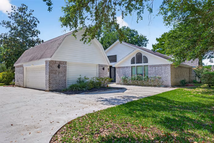 Photo 5 of 27 E Kitty Hawk Street, Richmond, TX