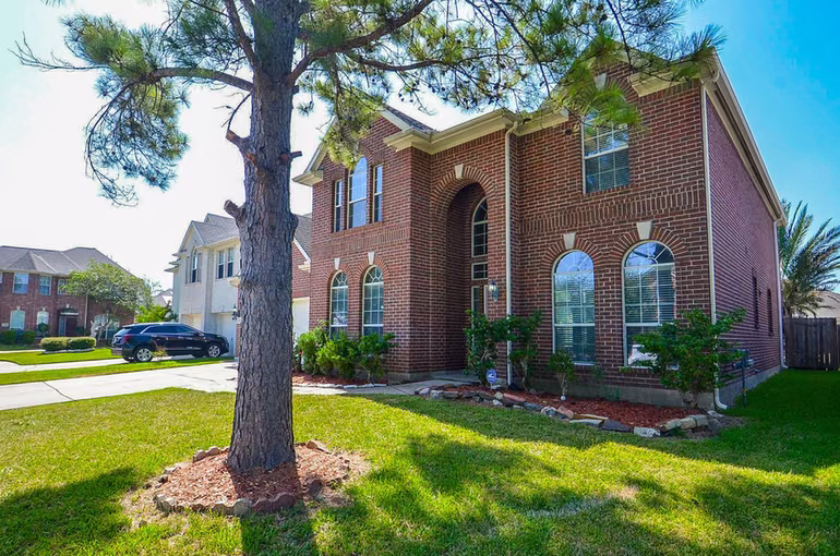 Photo 2 of 13109 Sunset Cliff Court, Sugar Land, TX