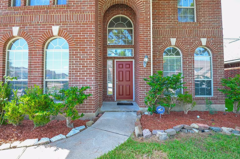 Photo 3 of 13109 Sunset Cliff Court, Sugar Land, TX