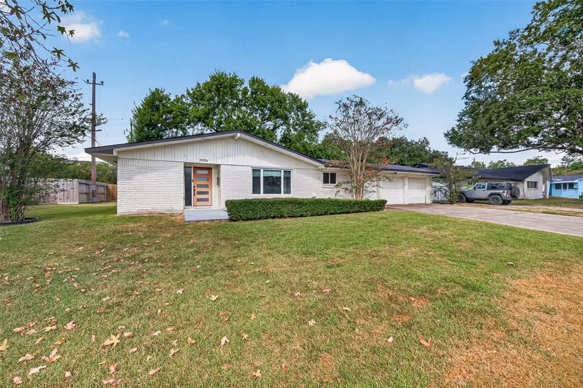 Photo 3 of 9906 Cliffwood Drive, Houston, TX
