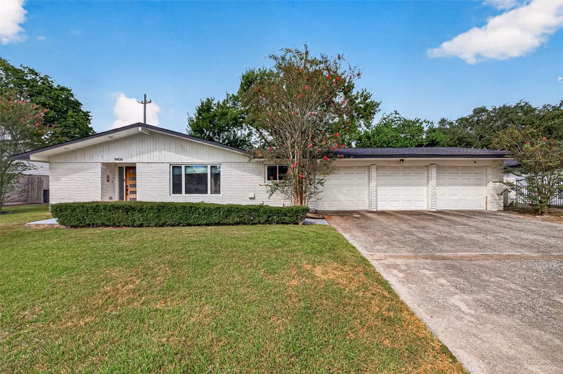 Photo 6 of 9906 Cliffwood Drive, Houston, TX