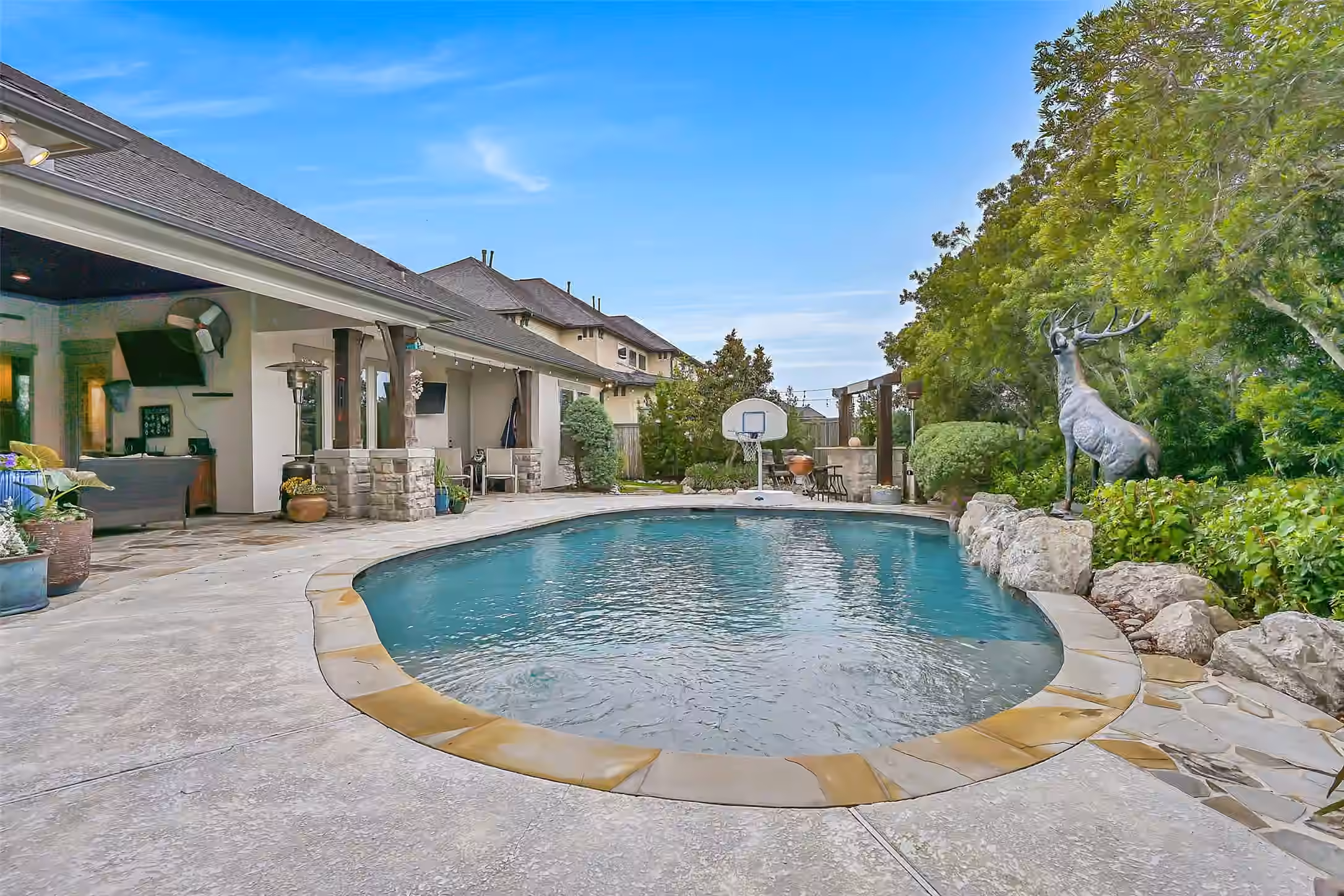 Photo 4 of 1821 Avery Lane, Friendswood, TX