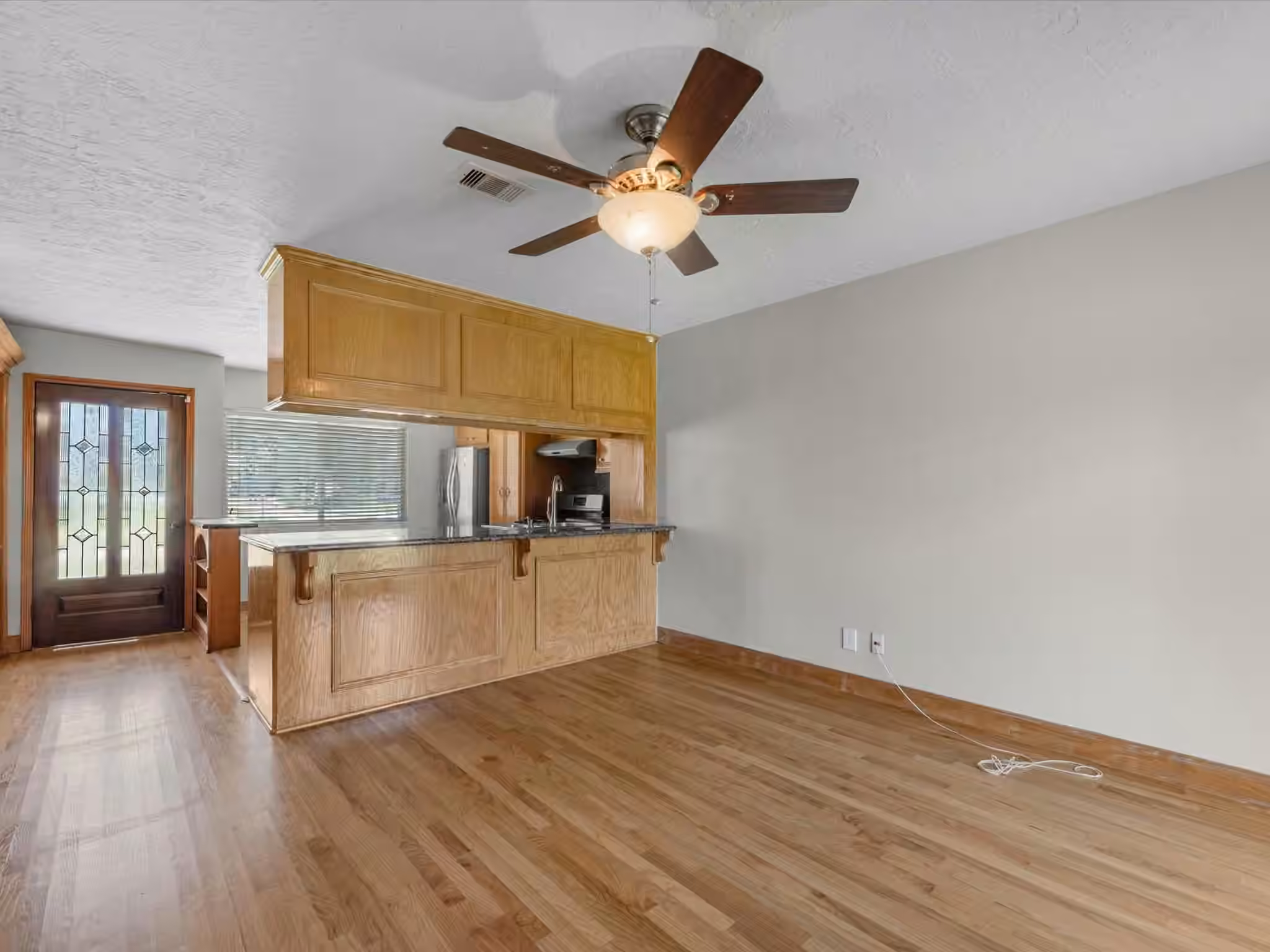 Photo 6 of 10319 Dunvegan Way, Houston, TX