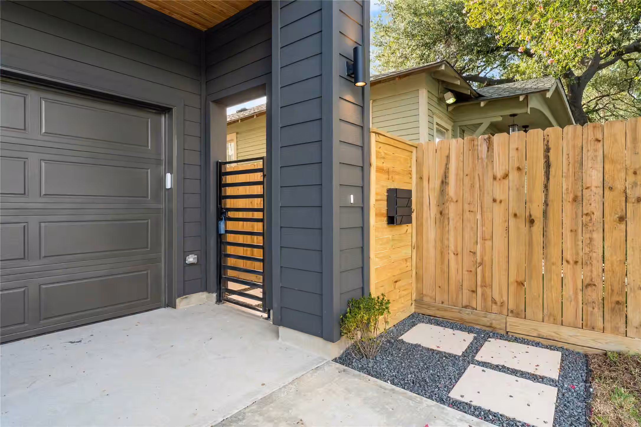 Photo 3 of 409 Walton Street B, Houston, TX