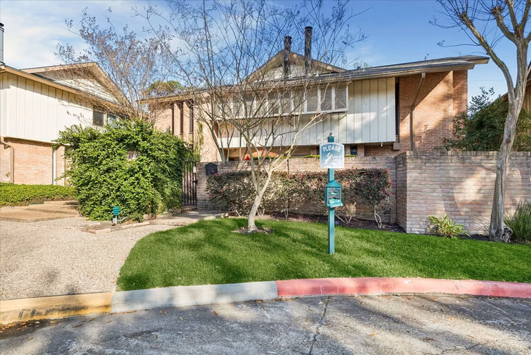 Photo 2 of 6304 Crab Orchard Road 6304, Houston, TX