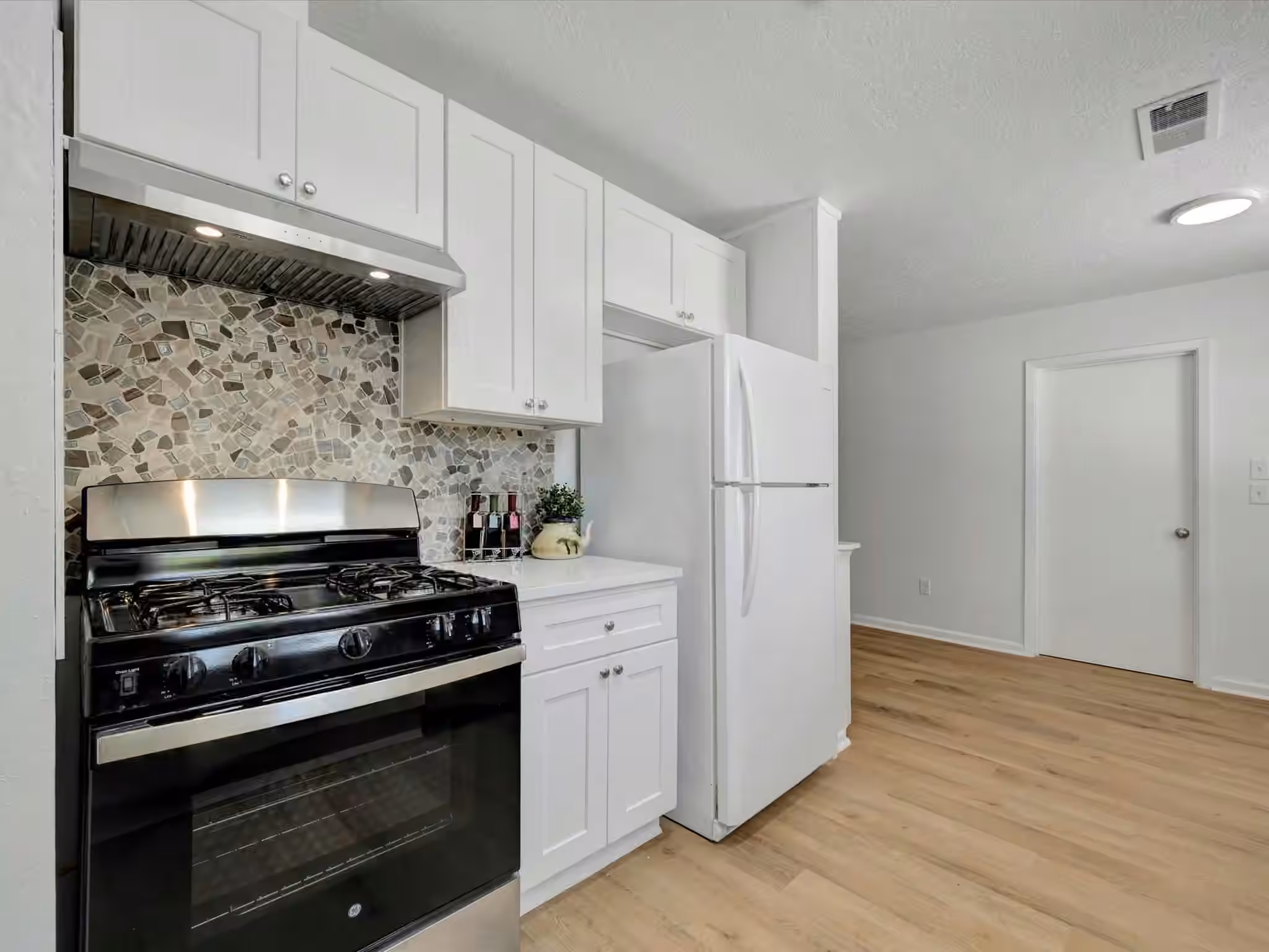 Photo 3 of 1003 Richvale Lane, Houston, TX