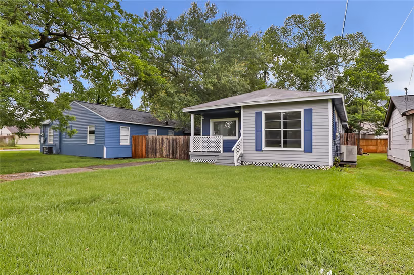 Photo 2 of 2605 Cornell Street, Liberty, TX