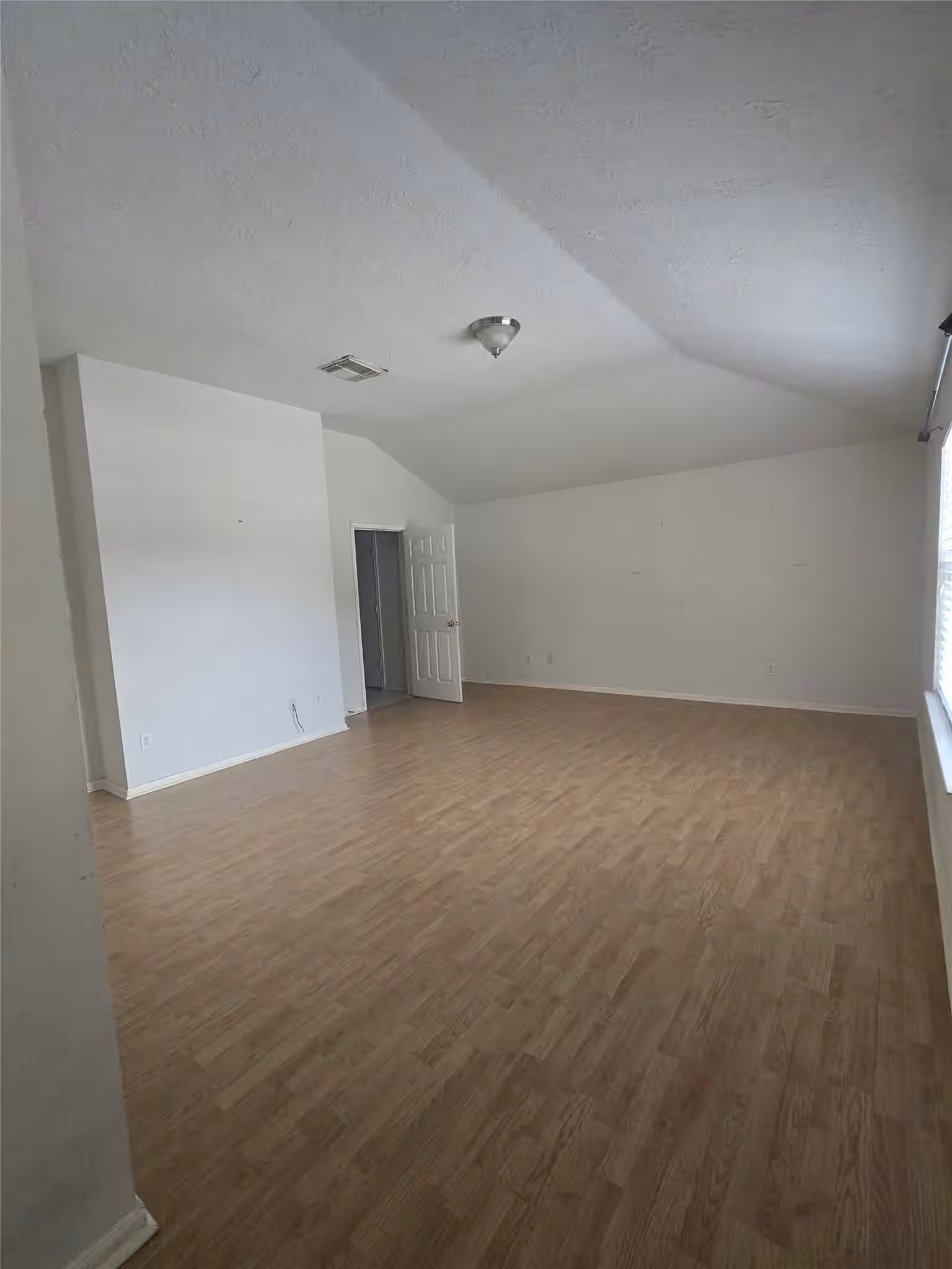 Photo 5 of 3006 Greenbriar Springs Drive, Houston, TX