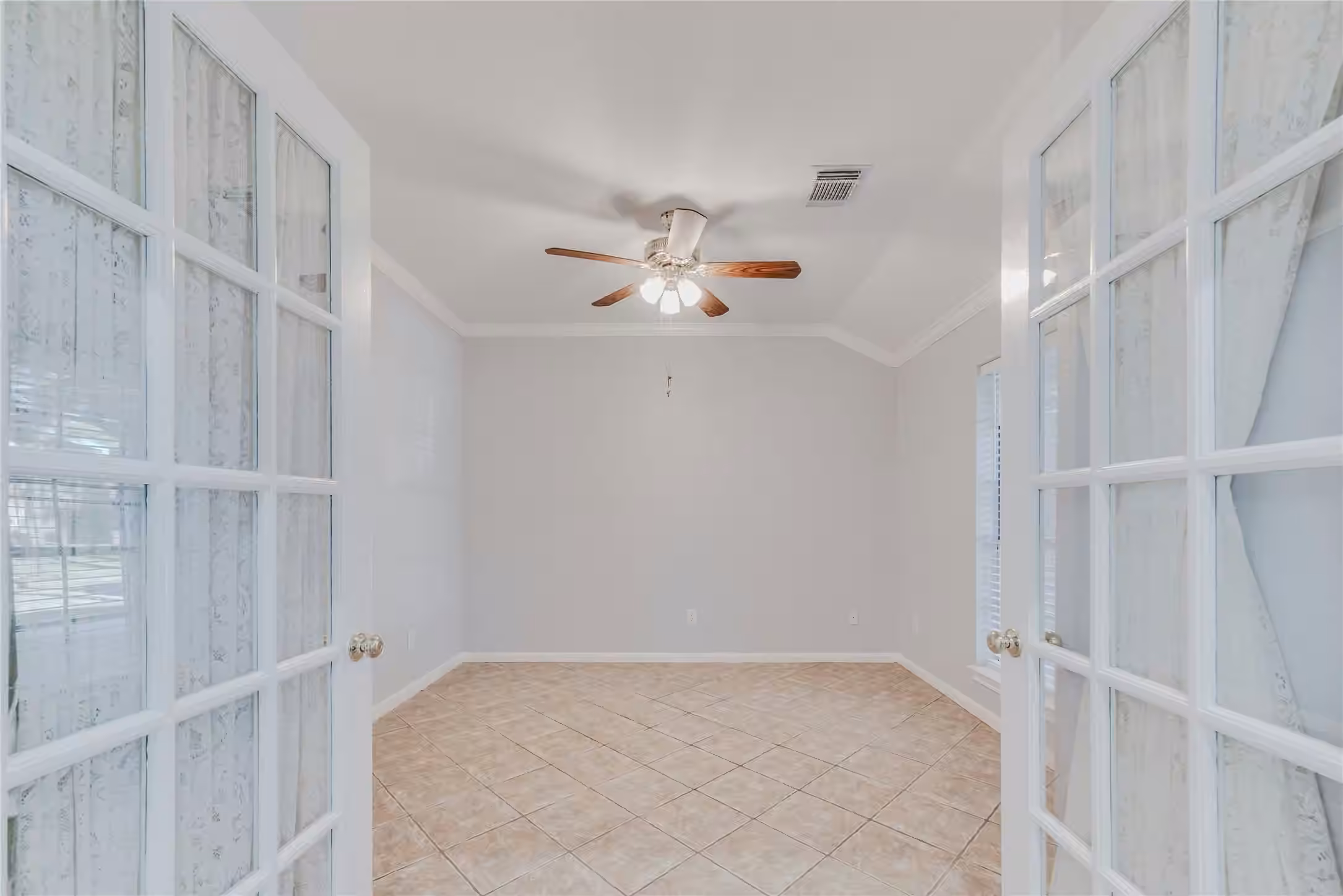 Photo 6 of 2311 Piney Woods Drive, Pearland, TX