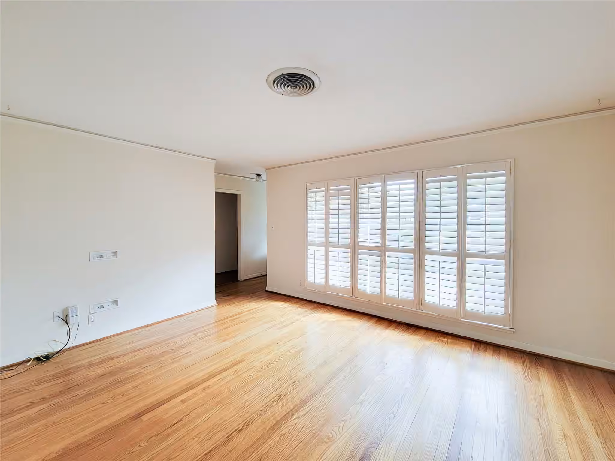 Photo 4 of 5442 Kinglet Street, Houston, TX