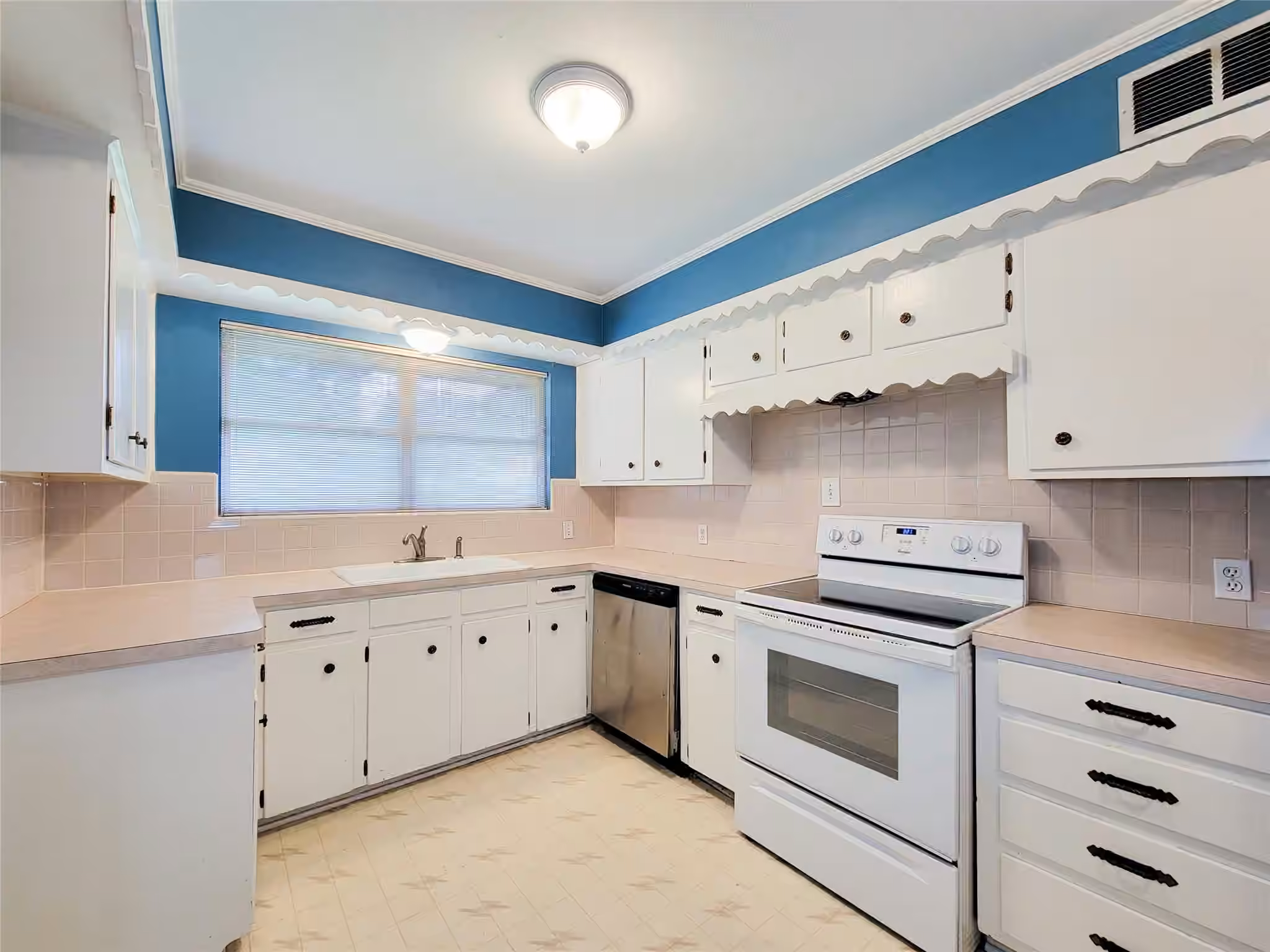 Photo 5 of 5442 Kinglet Street, Houston, TX