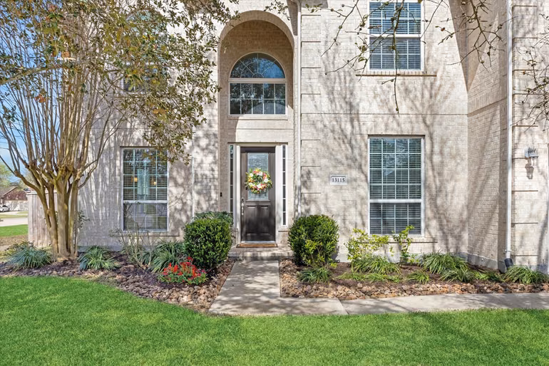 Photo 2 of 13115 Hampton Bay Drive, Pearland, TX
