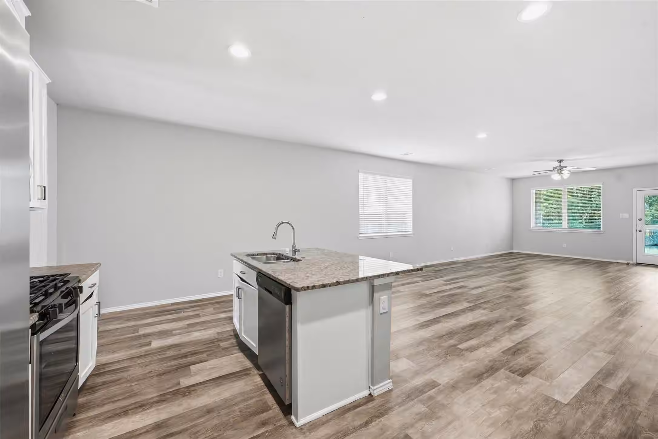 Photo 5 of 17153 Upland Bent Court, Conroe, TX