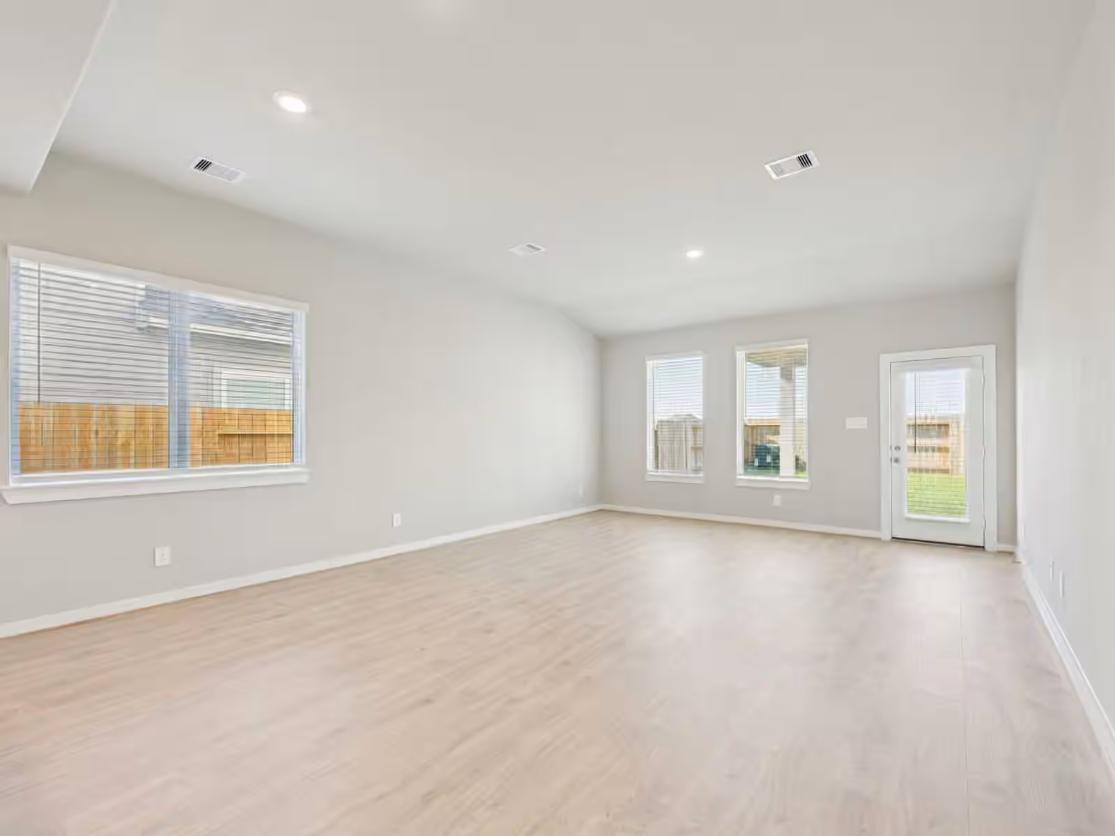 Photo 5 of 5244 Redbud Valley Drive, Pearland, TX