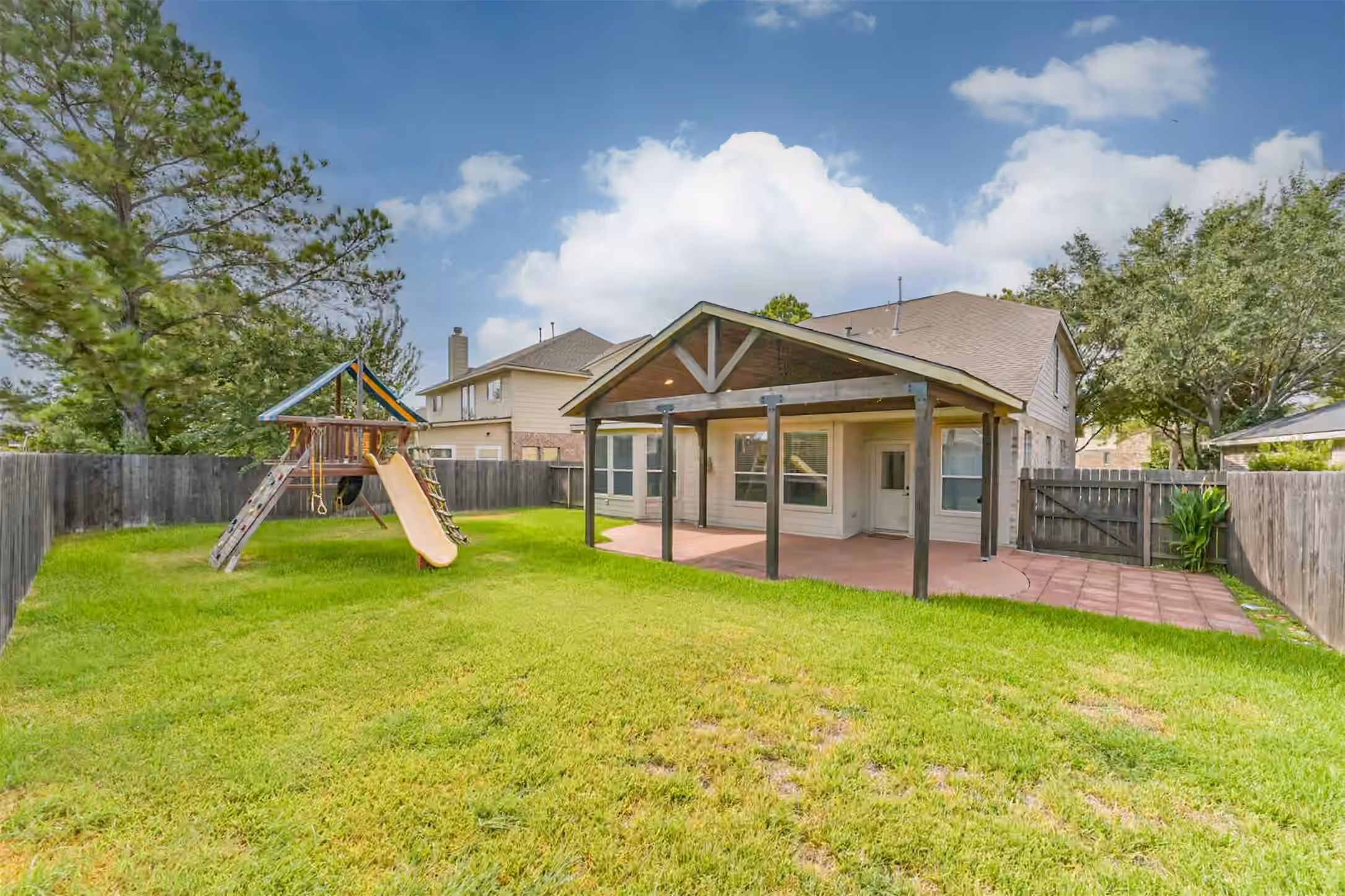 Photo 3 of 8330 Kerrington Glen Drive, Cypress, TX