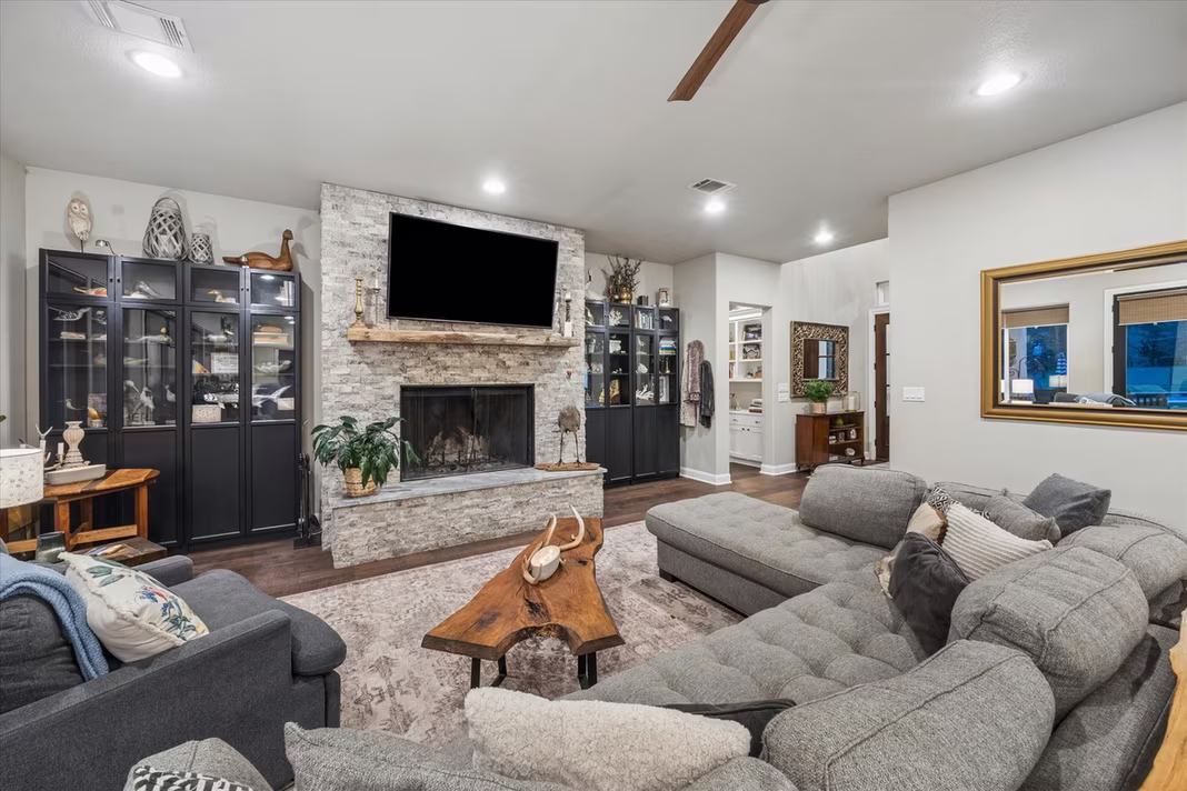 Photo 7 of 1815 Charter Street, Columbus, TX