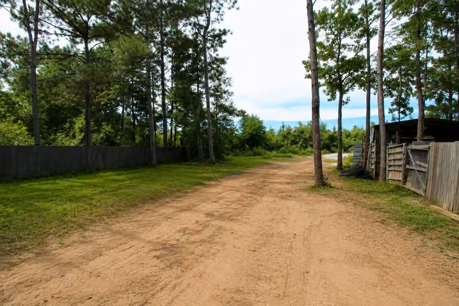 Photo 4 of 2111 County Road 3405, Cleveland, TX