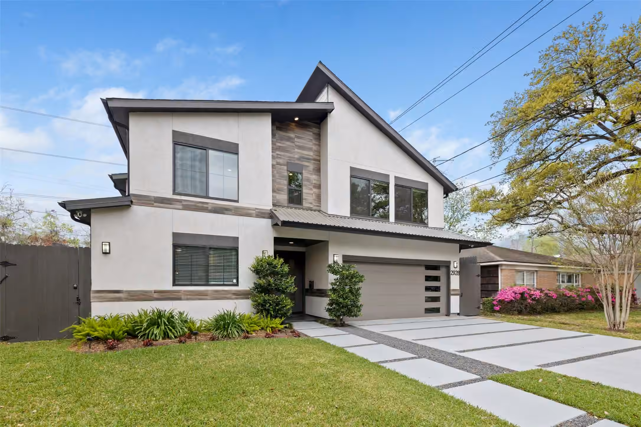 Photo 3 of 2928 Suffolk Drive, Houston, TX