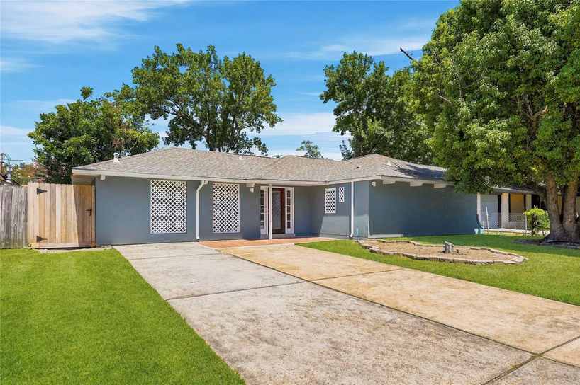 Photo 3 of 5111 Debeney Drive, Houston, TX