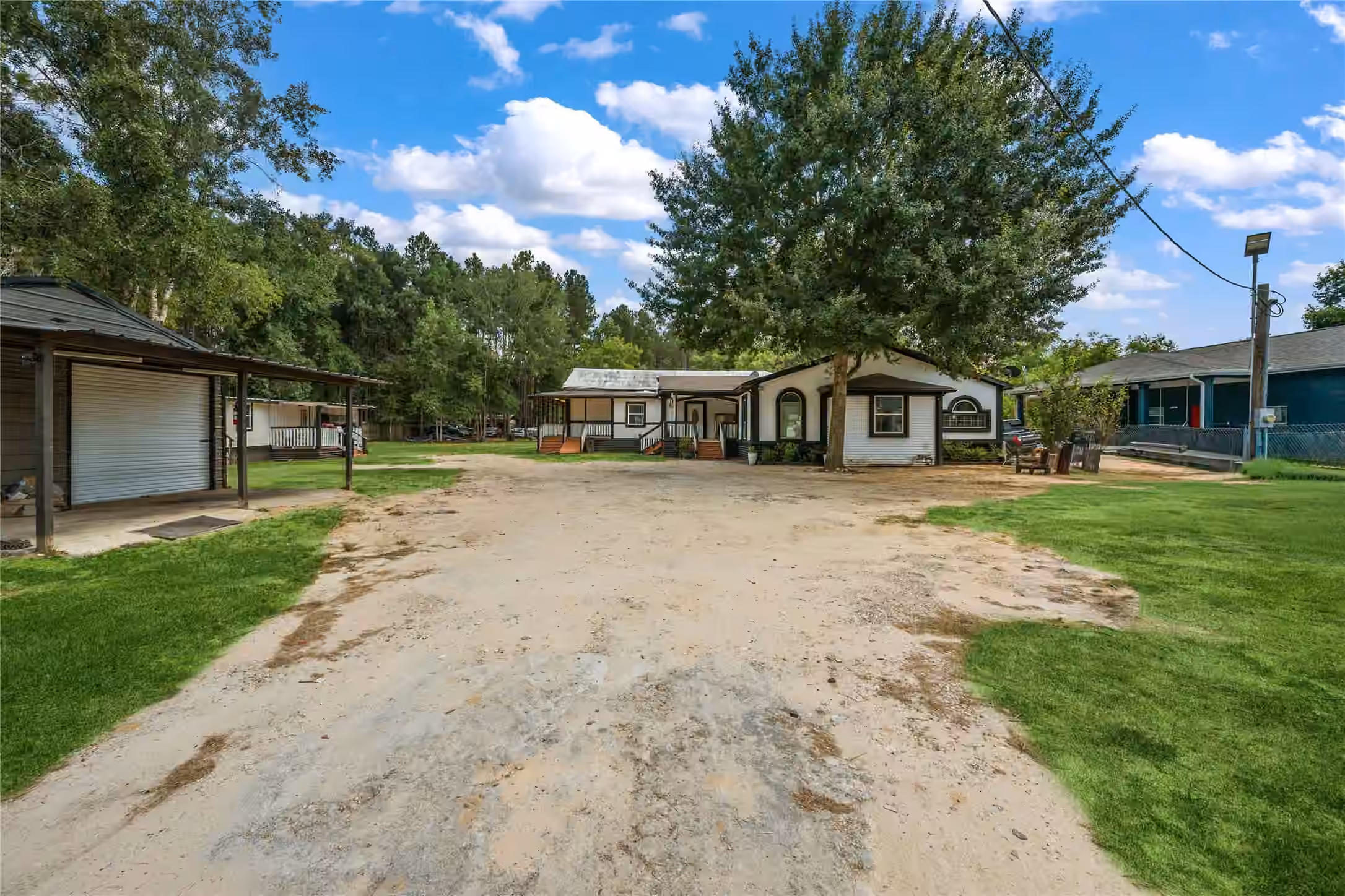 Photo of 669 County Road 3408, Cleveland, TX 77327