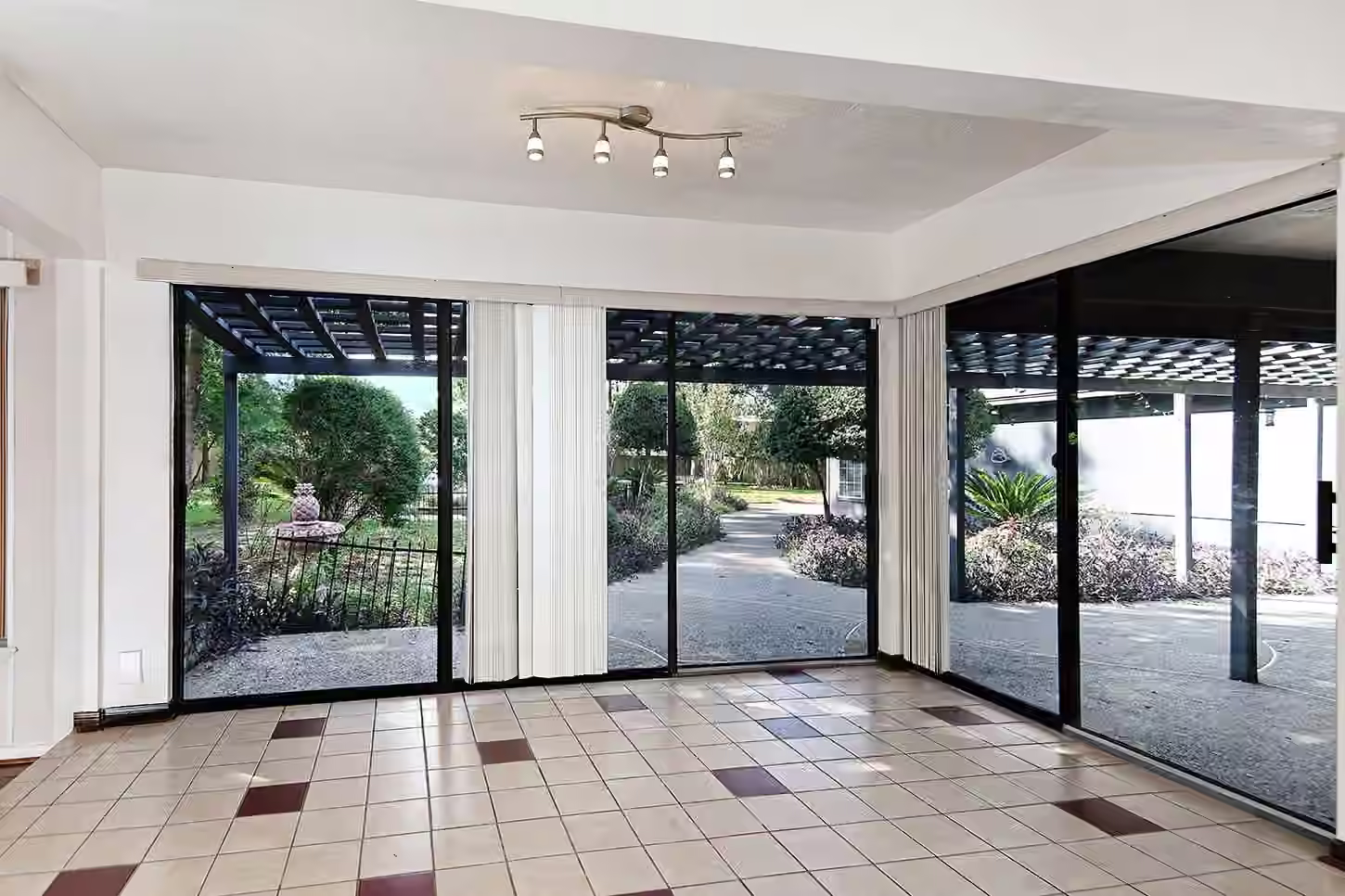 Photo 6 of 319 S Rivershire Drive, Conroe, TX