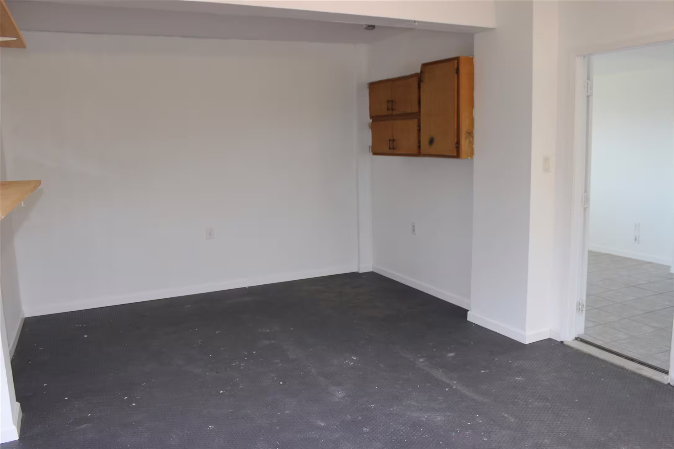 Photo 7 of 323 E Bayshore Drive, Palacios, TX