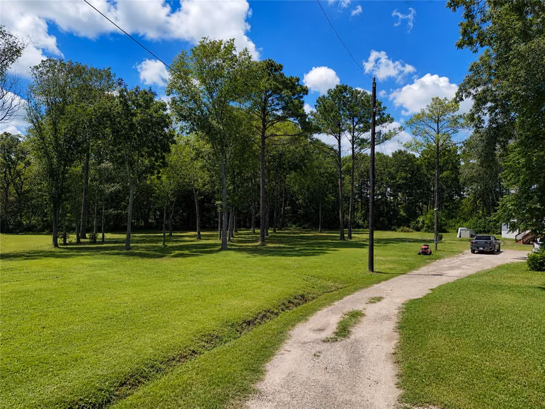 Photo 2 of 18416 Herrington Road, Algoa, TX