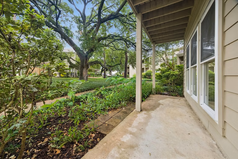 Photo 3 of 2100 Tanglewilde Street 565, Houston, TX