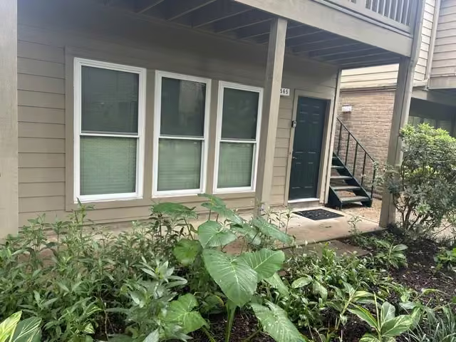 Photo 4 of 2100 Tanglewilde Street 565, Houston, TX