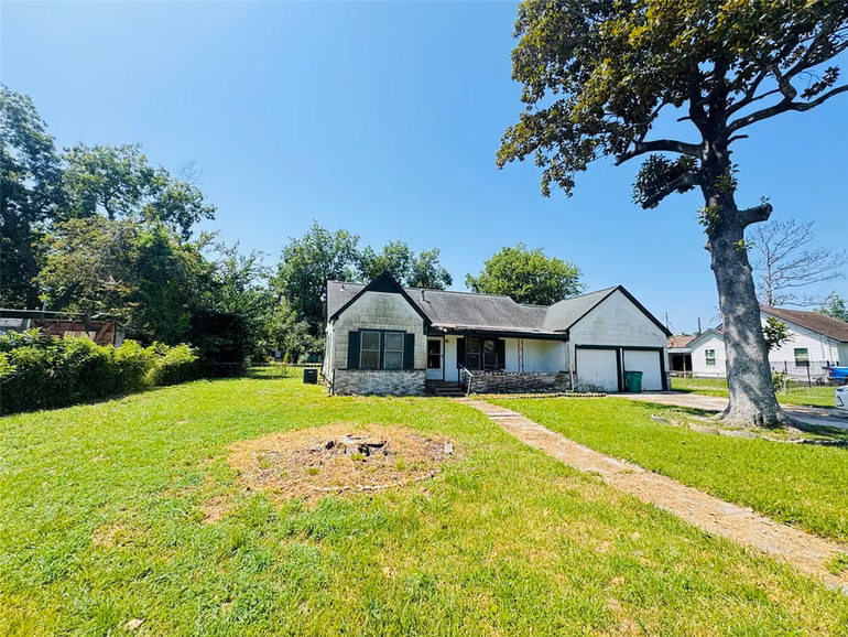 Photo of 304 North Street, Baytown, TX