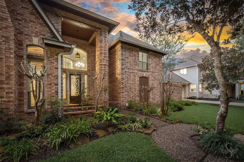 Photo 3 of 3722 Springhill Ln, Sugar Land, TX