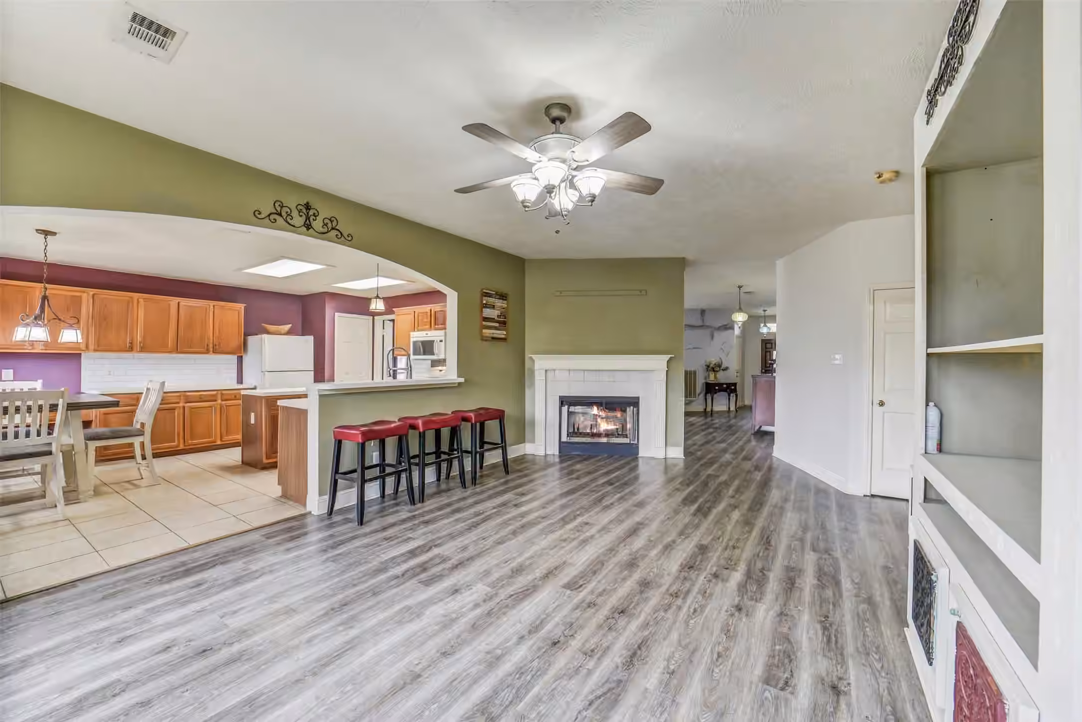 Photo 4 of 11610 Oak Lake Park Drive, Sugar Land, TX