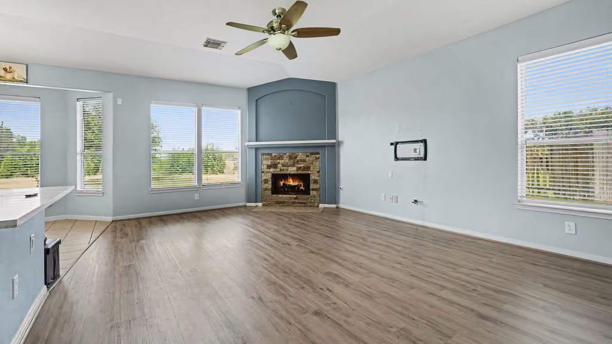 Photo 4 of 8330 Rusty Blackhaw Lane, Baytown, TX
