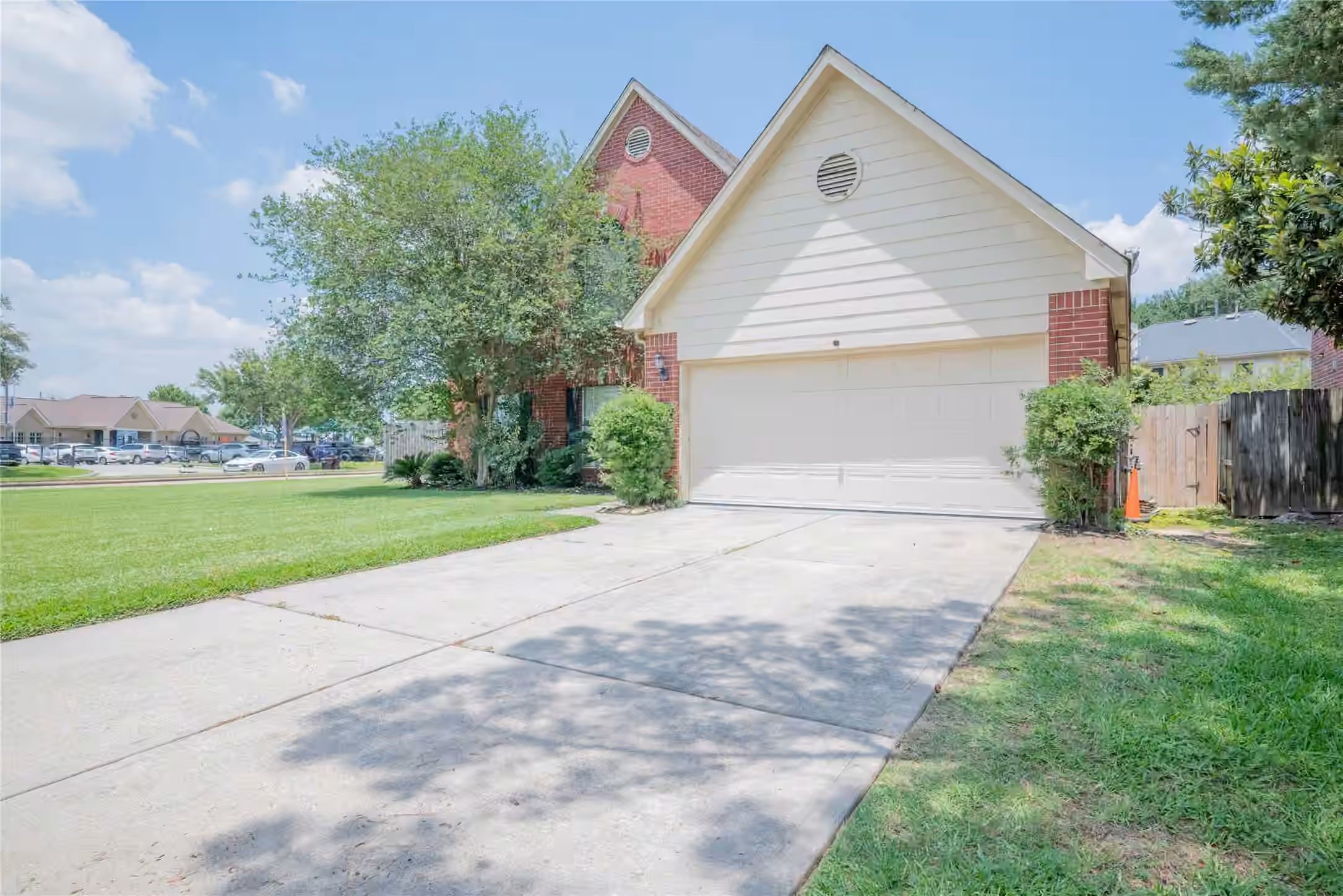 Photo 6 of 12442 Hamillcrest Drive, Houston, TX