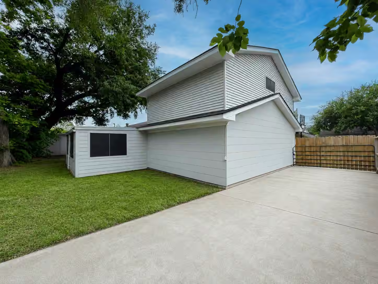Photo 7 of 201 W 5th Street, Deer Park, TX