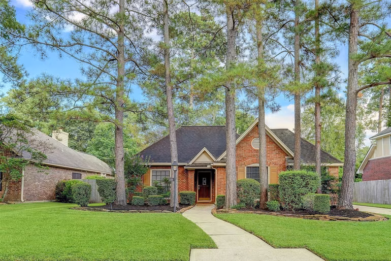 Photo of 10 Heathstone Place, The Woodlands, TX 77381