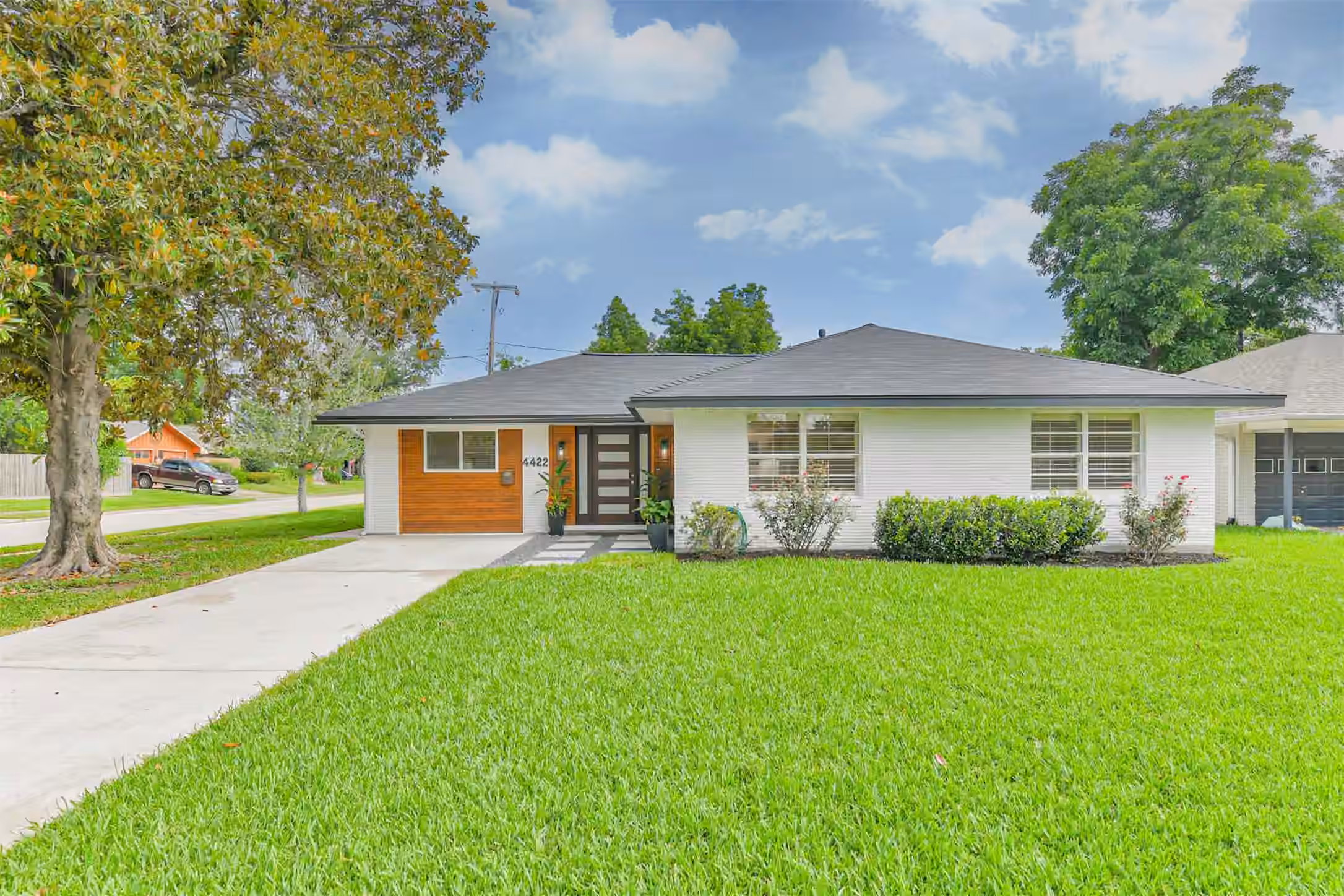 Photo 3 of 4422 Libbey Lane, Houston, TX