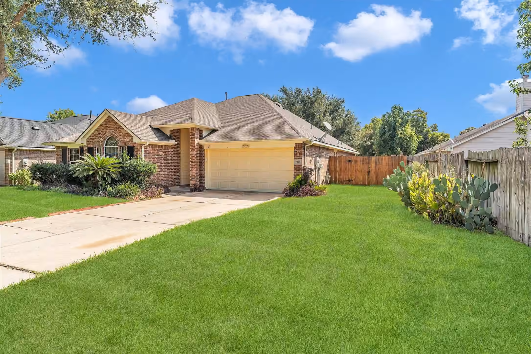 Photo 3 of 7318 Crestbury Lane, Cypress, TX