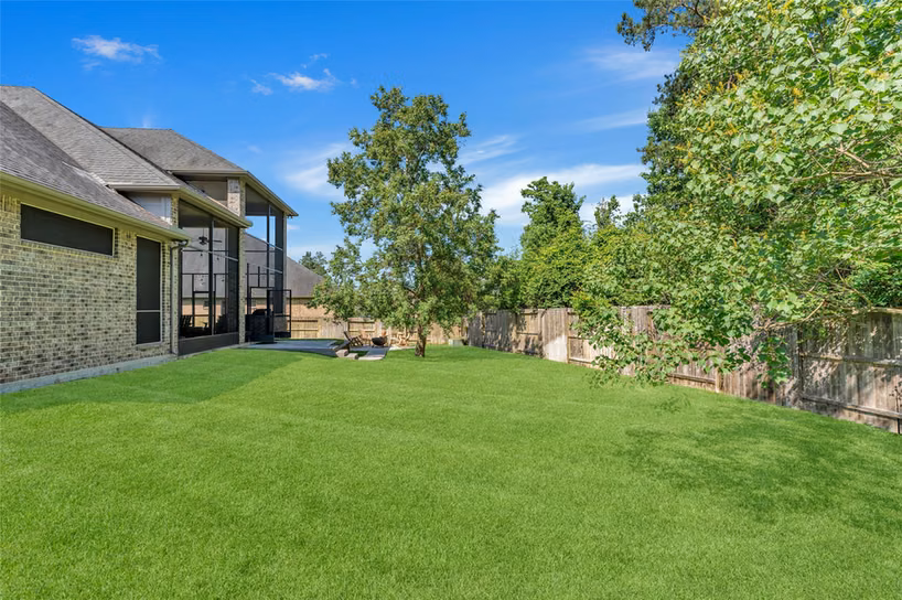 Photo 5 of 214 Reynosa Court, Pinehurst, TX