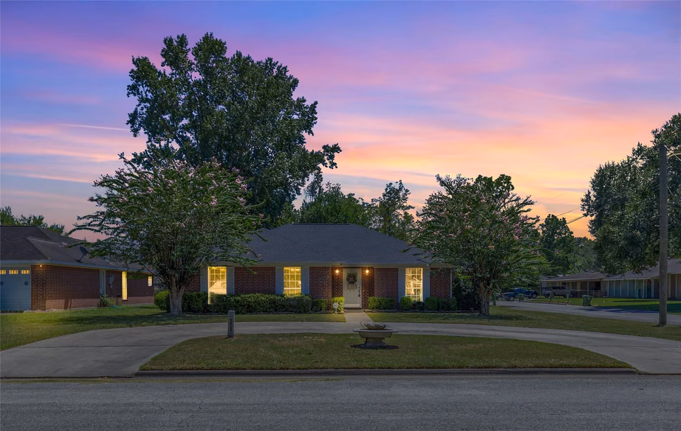 Photo of 2402 Holly Street, Liberty, TX