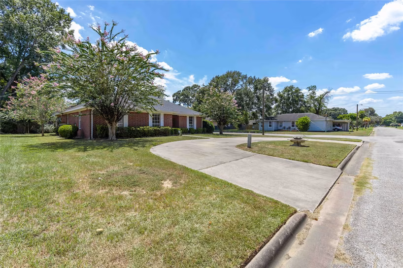 Photo 4 of 2402 Holly Street, Liberty, TX
