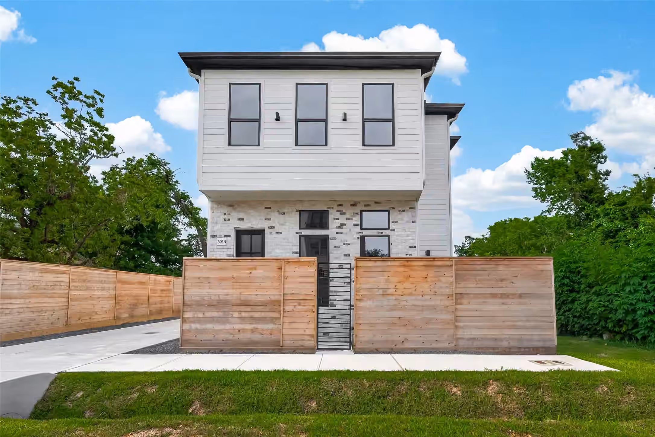 Photo 5 of 602 Jewett Street B, Houston, TX