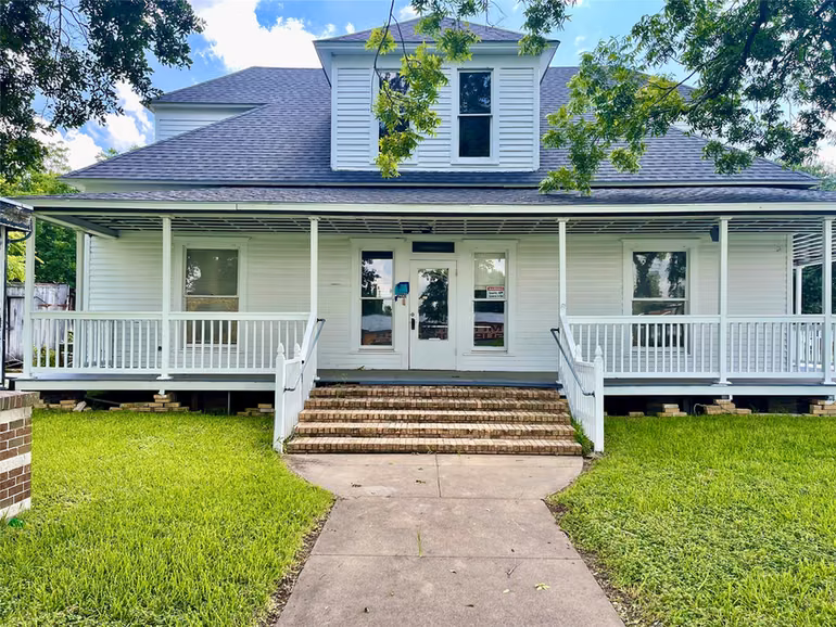 Photo of 200 W Post Office Street, Eagle Lake, TX