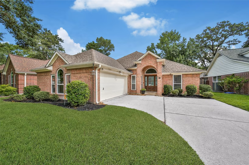 Photo of 34 Dover Drive, Conroe, TX 77304