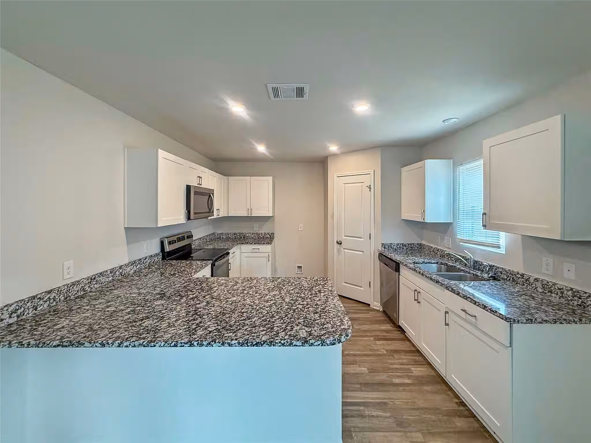 Photo 5 of 10123 Cerritos Drive, Conroe, TX