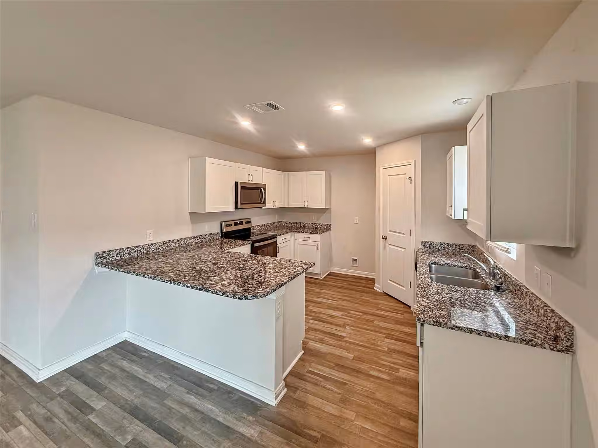 Photo 6 of 10123 Cerritos Drive, Conroe, TX