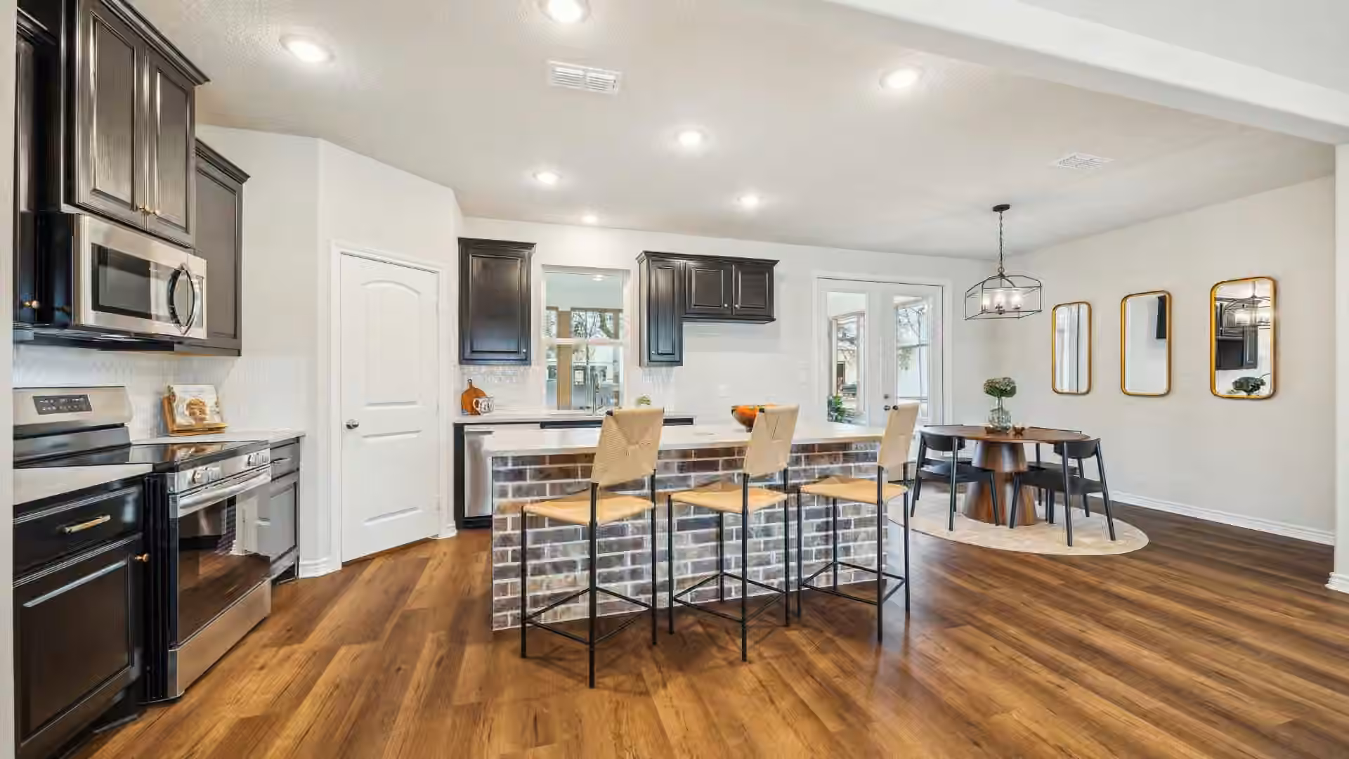 Photo 5 of 1016 Cottonwood Bend Lane, Waller, TX