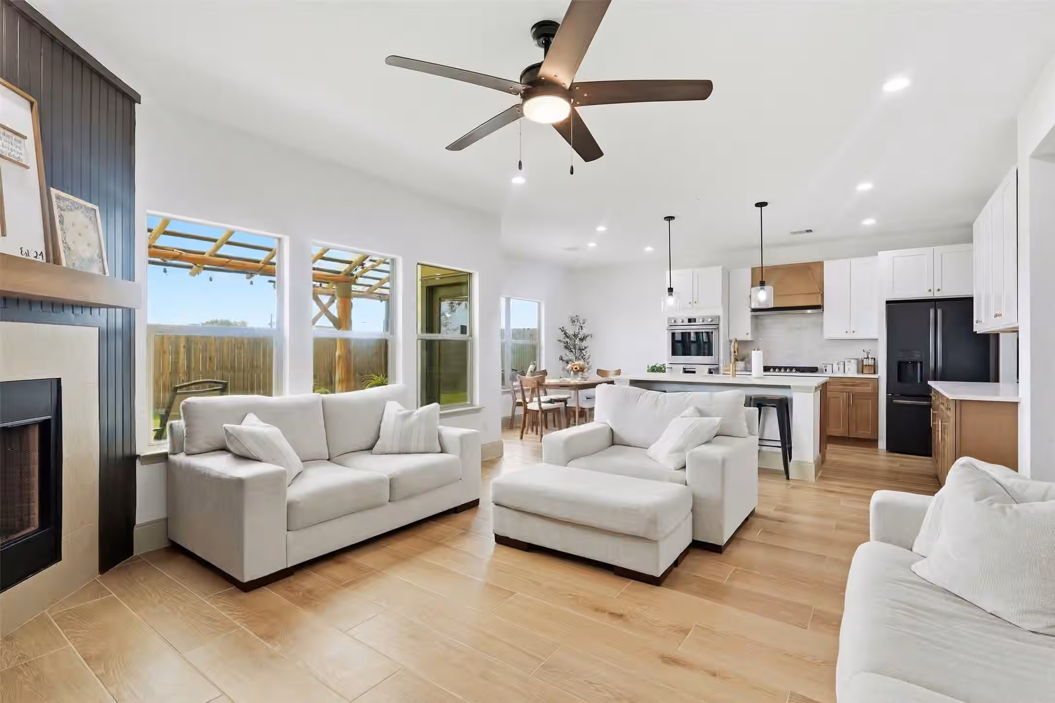 Photo 5 of 4909 E Meadow Drive, Deer Park, TX